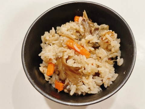 味付け簡単!節約絶品☆黒舞茸の炊き込みご飯☆